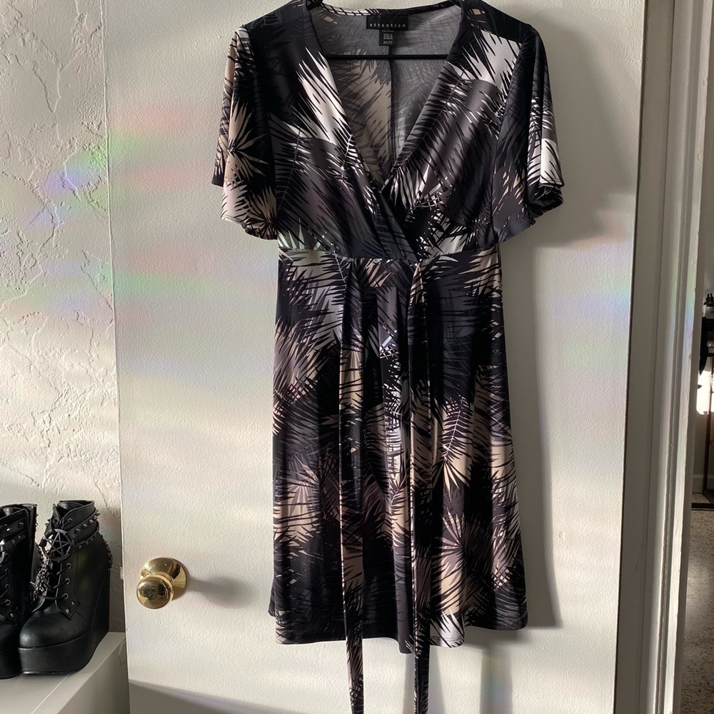 Size xs dress palm pattern tie waist